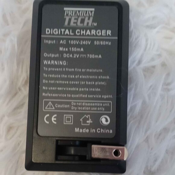 Canon PowerShot ELPH 150 IS Camera with wrist strap, battery, and charger - Picture 7 of 7